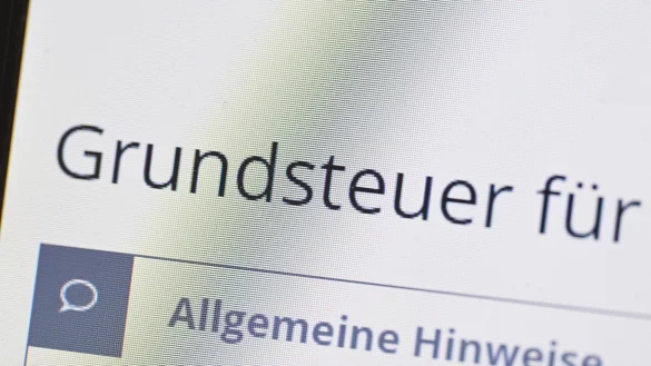 Die alte Grundsteuer-Regelung war wegen veralteter Steuerdaten so realit&auml;tsfern, dass das Bundesverfassungsgericht das Gesetz kassierte. Doch Eigent&uuml;merverband Haus und Grund und der Steuerzahlerbund halten auch das neue Grundsteuergesetz f&uuml;r verfassungswidrig. (Symbolbild) - &copy; Bernd Wei&szlig;brod/dpa
