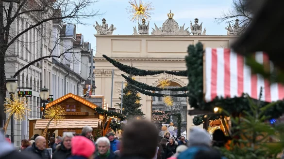 Der Einzelhandel erwartet für das diesjährige Weihnachtsgeschäft in den Monaten November und Dezember Umsätze in Höhe von 126,2 Milliarden Euro (Archivbild). - © Soeren Stache/dpa/ZB