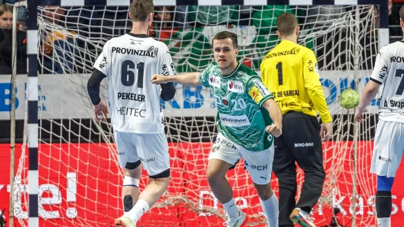 Tim Freih&ouml;fer sorgte mit seinem verwandelten Siebenmeter f&uuml;r die Vorentscheidung - &copy; Andreas Gora/dpa