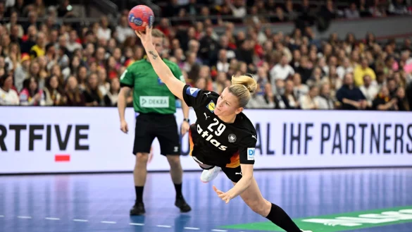 Kapitänin Antje Döll ist bislang die erfolgreichste Werferin im DHB-Team. - © Federico Gambarini/dpa