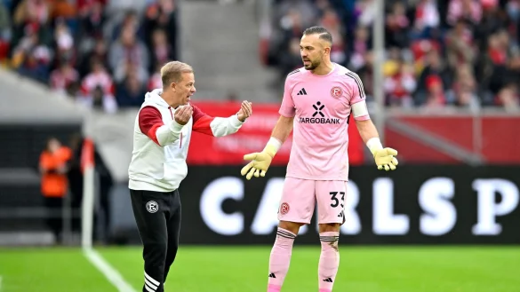 Fortuna-Coach Markus Anfang (li.) und Torwart Florian Kastenmeier: Was tun? - &copy; Anke Waelischmiller/dpa