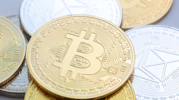 Der Bitcoin ist erstmals &uuml;ber die Marke von 125.000 US-Dollar gestiegen. - &copy; Fernando Gutierrez-Juarez/dpa