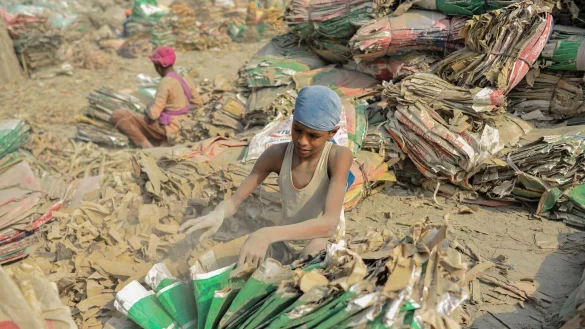 Das EU-Lieferkettengesetz soll Menschen weltweit vor Ausbeutung schützen. (Symbolbild) - © Md Rafayat Haque Khan/ZUMA Press Wire/dpa