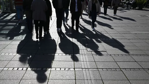 Generell stellen die Wissenschaftler &laquo;Gew&ouml;hnungseffekte und Normalisierung&raquo; bei rechtsextremen Einstellungen fest. (Symbolbild) - &copy; Bernd Wei&szlig;brod/dpa