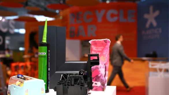 China verkauft viel mehr Maschinen zur Plastikproduktion - © Wolf von Dewitz/dpa