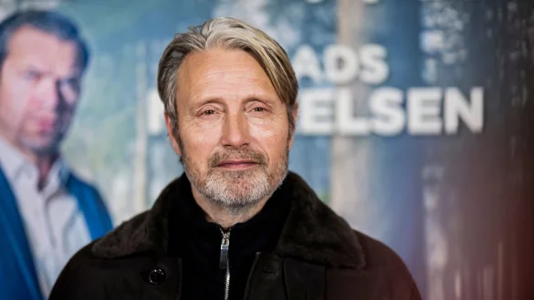 Mikkelsen gilt als leidenschaftlicher Tennisspieler. - &copy; Christoph Soeder/dpa