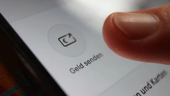Die Smartphone-Bank N26 schließt sich der neuen europäischen Bezahllösung Wero an. (Symbolbild) - © Karl-Josef Hildenbrand/dpa