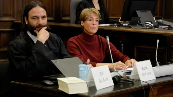 Vor Gericht erkl&auml;rt Christina Block Eintr&auml;ge in ihr elektronisches Tagebuch, die sie kurz vor der Entf&uuml;hrung ihrer Kinder machte. - &copy; Georg Wendt/dpa POOL/dpa