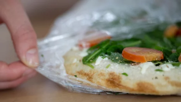 Wird Tiefk&uuml;hlpizza k&uuml;nftig teuer? (Archivbild) - &copy; Marijan Murat/dpa