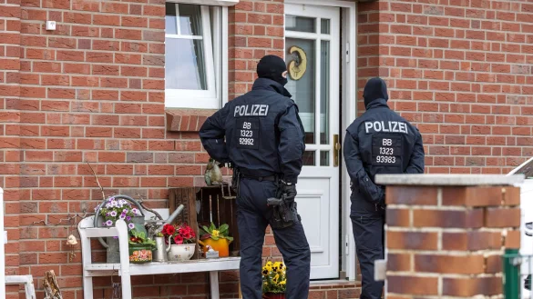 Den Angeklagten wird unter anderem ein Brandanschlag auf ein Kulturzentrum in Altd&ouml;bern (Brandenburg) vorgeworfen. (Archivbild) - &copy; Frank Hammerschmidt/dpa