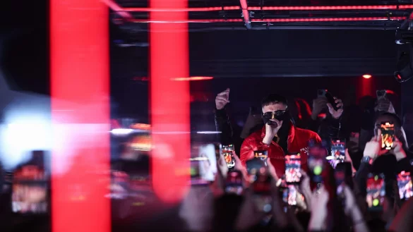 Haftbefehl steht nach Erscheinen seiner Netflix-Doku wieder auf der Bühne. - © Hannes P. Albert/dpa