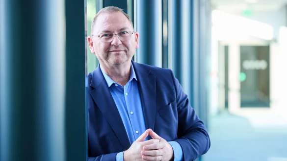 Verdi-Chef Frank Werneke tritt f&uuml;r ein strenges Vorgehen gegen die AfD ein. (Archivfoto) - &copy; Annette Riedl/dpa