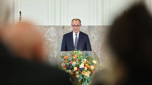 Kanzler Merz bezeichnete Friedrich von Metzler als &laquo;herausragenden Bankier&raquo; und &laquo;Menschenfreund&raquo;. - &copy; Hannes P. Albert/dpa