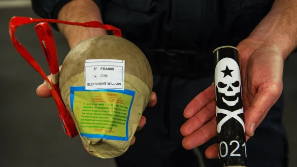 Illegale Feuerwerksk&ouml;rper k&ouml;nnen schwere oder sogar t&ouml;dliche Verletzungen verursachen (Archivbild). - &copy; Andreas Arnold/dpa