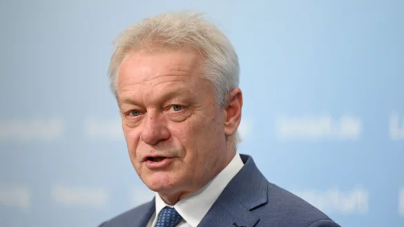 Minister Rainer: Verpflichtende Video&uuml;berwachung f&uuml;r bestimmte Betriebe - &copy; Elisa Schu/dpa