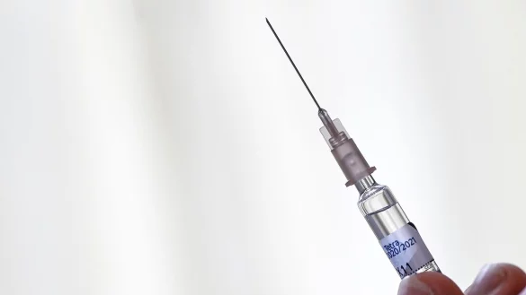 Die Grippeimpfung holt man sich einmal im Jahr im Herbst (Symbolbild). - &copy; Jens Kalaene/dpa-Zentralbild/dpa