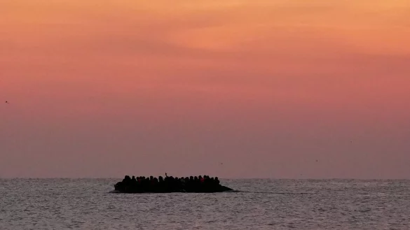 Immer wieder versuchen Menschen, auf kleinen Booten den &Auml;rmelkanal nach Gro&szlig;britannien zu &uuml;berqueren. (Archivbild) - &copy; Gareth Fuller/PA Wire/dpa