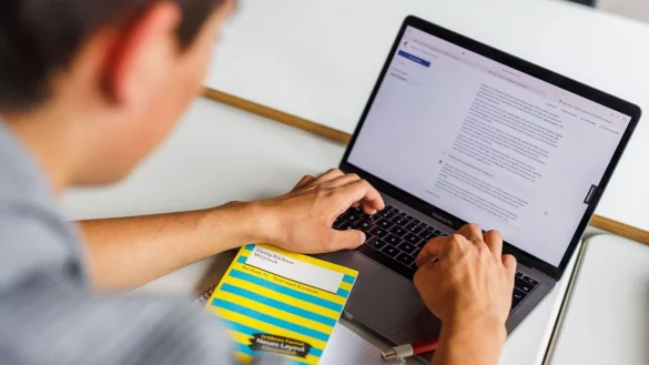 Das Schulfach Informatik wird zunehmend zu einem festen Bestandteil der Bildungslaufbahn in Deutschland. (Archivbild) - &copy; Philipp von Ditfurth/dpa