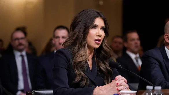 Das US-Milit&auml;r hat nach Angaben von US-Heimatschutzministerin Noem erneut einen &Ouml;ltanker beschlagnahmt. (Archivfoto) - &copy; Mark Schiefelbein/AP/dpa