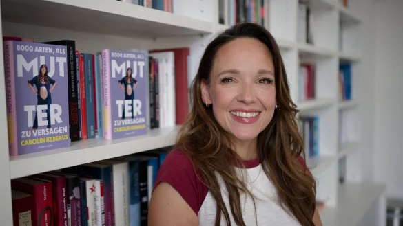 Carolin Kebekus hat ein Buch dar&uuml;ber geschrieben, wie leicht man als Mutter versagen kann - und wie unterhaltsam das Leben mit Kind sein kann. (Archivbild) - &copy; Henning Kaiser/dpa
