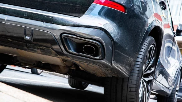 Merz zu Verbrenner-Aus: Harten Schnitt darf es nicht geben - © Alicia Windzio/dpa