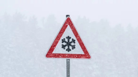 Schneef&auml;lle und gefrierender Regen k&ouml;nnten mancherorts zu Rutschpartien f&uuml;hren. (Archivbild) - &copy; Silas Stein/dpa
