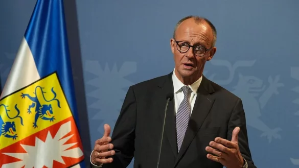 Merz lud den syrischen &Uuml;bergangspr&auml;sidenten Ahmed al-Scharaa nach Deutschland ein. - &copy; Marcus Brandt/dpa