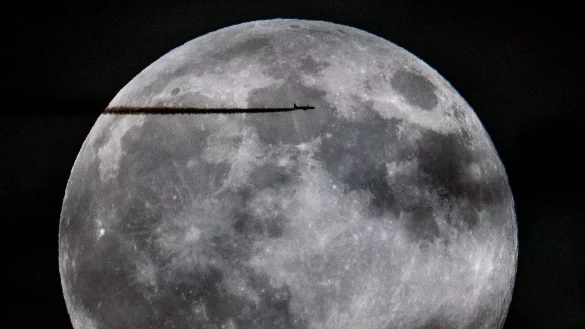 Seit Jahren schon l&auml;uft zwischen Raumfahrtnationen ein neuer Wettlauf zum Mond. (Archivbild) - &copy; Georg Hochmuth/APA/dpa