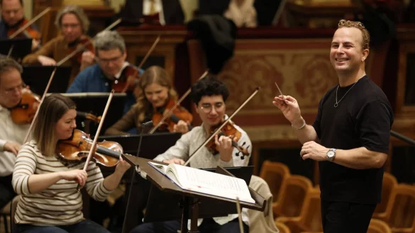 Der Kanadier Yannick N&eacute;zet-S&eacute;guin dirigiert erstmals das Neujahrskonzert aus Wien - &copy; Dieter Nagl/WIENER PHILHARMONIKER/APA/dpa