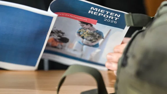 Der Mietenreport des Mieterbunds weist auf eine zunehmende &Uuml;berbelastung durch Wohnkosten auch des Mittelstands hin. - &copy; Britta Pedersen/dpa