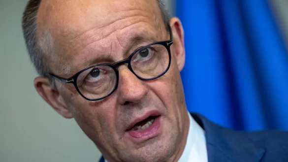 Merz begrüßt Kurswechsel beim Verbrenner-Aus (Foto-Archiv). - © Michael Kappeler/dpa