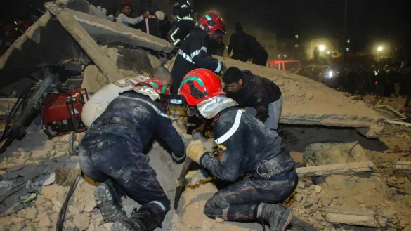 In dem eingest&uuml;rzten Haus wohnten nach staatlichen Angaben acht Familien. - &copy; Ahmed Alaoui Mrani/AP/dpa
