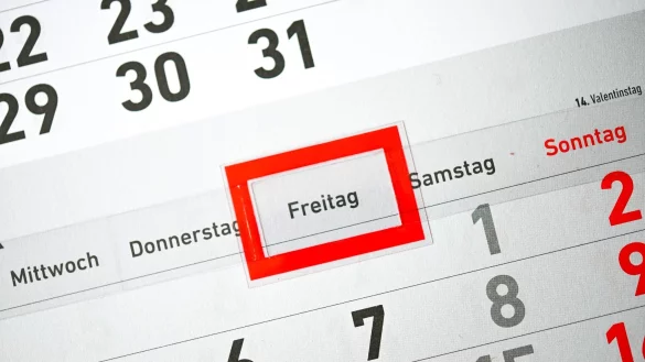 Ein zusätzlicher Arbeitstag kann die Wirtschaftsleistung um etwa 0,1 Prozentpunkte steigern. (Symbolbild) - © Sina Schuldt/dpa