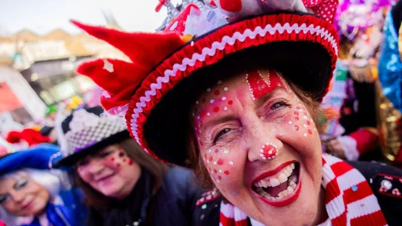 K&ouml;lns oberster Karnevalist Christoph Kuckelkorn h&auml;lt den Karneval f&uuml;r eine gro&szlig;e Therapiesitzung. - &copy; Rolf Vennenbernd/dpa