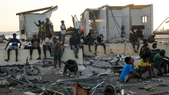 Die auch bei Touristen beliebte Ortschaft Black River, die im 17. Jahrhundert gegr&uuml;ndet wurde, ist komplett zerst&ouml;rt. - &copy; Matias Delacroix/AP/dpa