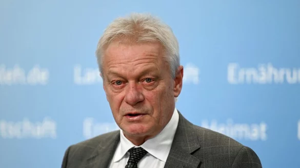 Alois Rainer stellt die Ergebnisse des Reports «Deutschland, wie es isst» vor. - © Elisa Schu/dpa