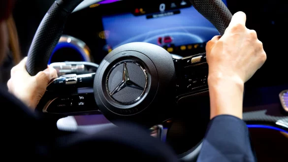 Mercedes-Benz hat erneut weniger Fahrzeuge verkauft. (Archivbild) - &copy; Sven Hoppe/dpa