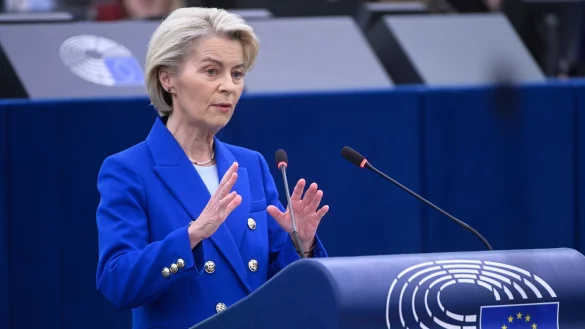 Kommissionspräsidentin Ursula von der Leyen rief angesichts der Bedrohungen aus Russland dazu auf, darauf nicht nur zu reagieren, sondern auch abzuschrecken. - © Pascal Bastien/AP/dpa