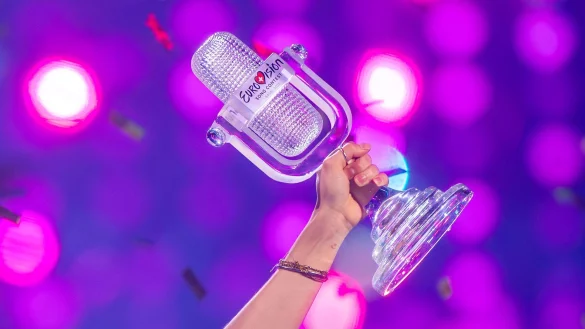 Die ESC-Trophäe. - © Jens Büttner/dpa