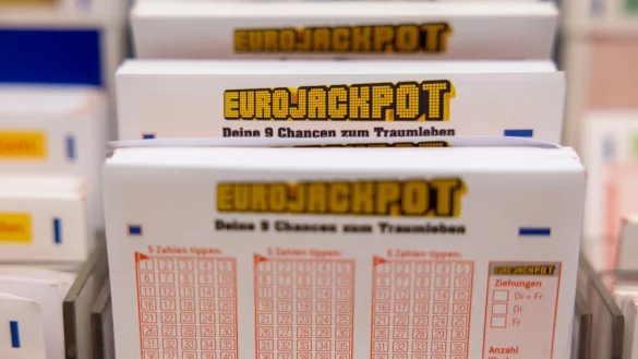 Mit exakt 69.169.588,10 Euro war der Jackpot gefüllt. (Symbolbild) - © Thomas Banneyer/dpa
