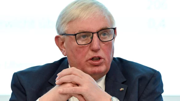 Karl-Josef Laumann (CDU), Gesundheitsminister in Nordrhein-Westfalen, zeigt sich zufrieden mit dem bisherigen juristischen Erfolg vor den Gerichten bei der neuen Krankenhausplanung. (Archivbild) - &copy; Federico Gambarini/dpa