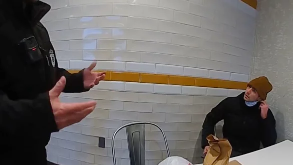 Mutma&szlig;licher M&ouml;rder Luigi Mangione wird im Fast-Food-Restaurant gefasst - &copy; Uncredited/Pennsylvania State Police/AP/dpa