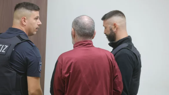 Der Angeklagte wurde wegen versuchten Mordes zu einer lebenslangen Freiheitsstrafe verurteilt. (Archivfoto) - © Bodo Schackow/dpa