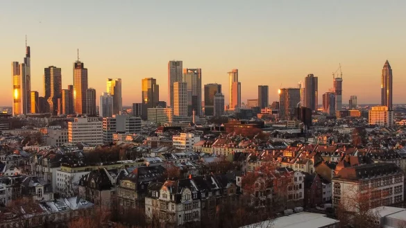 Begehrte Lage: Die Mieten im Bankenviertel steigen rasant (Archivbild) - &copy; Boris Roessler/dpa