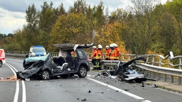 Auf der Bundesstra&szlig;e 4 hat es einen schweren Unfall gegeben. - &copy; Benjamin M&uuml;ller/dpa