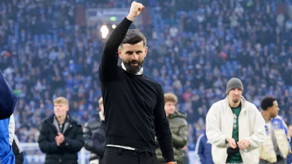 Auf Erfolg getrimmt: Der FC Schalke 04 unter Trainer Muslic soll im letzten Spiel des Jahres noch einmal an die Grenzen gehen. - &copy; Bernd Thissen/dpa