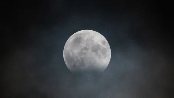 Die Bundesregierung will binnen f&uuml;nf Jahren 35 Milliarden Euro f&uuml;r Weltraumprojekte und eine Sicherheitsarchitektur im All bereitstellen. (Symbolbild) - &copy; Christophe Gateau/dpa