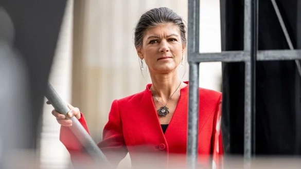 Parteigr&uuml;nderin Sahra Wagenknecht nicht mehr in der allerersten Reihe des BSW? Am Montag will sich die 56-J&auml;hrige erkl&auml;ren. (Archivbild) - &copy; Fabian Sommer/dpa