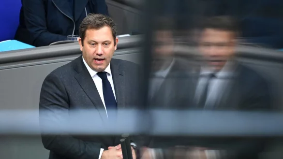 Klingbeil verteidigte seinen Etat. - &copy; Elisa Schu/dpa