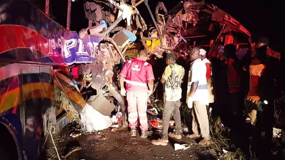 Die Fahrzeuge wurden schwer besch&auml;digt. - &copy; Uncredited/Uganda Red Cross/AP/dpa